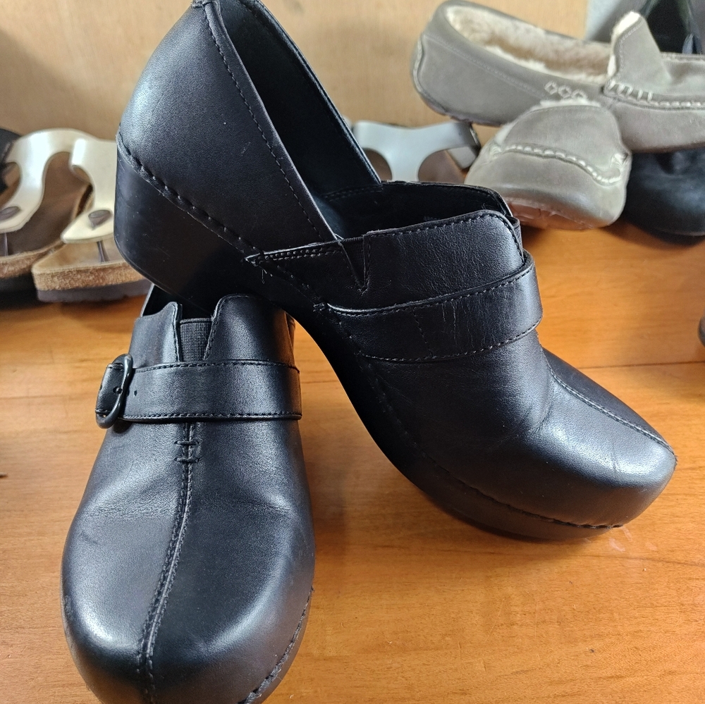 Dansko Solstice Black Leather Split Toe Button Strap Clog – Women’s Size 39 - Picture 4 of 12